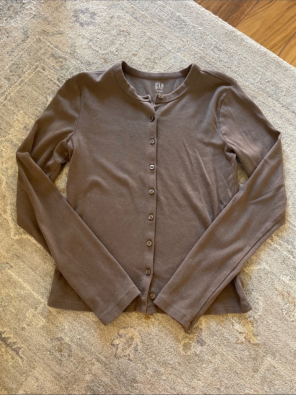 GAP Women's Brown Crewneck Button-Front Long Sleeve Top